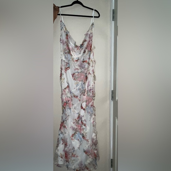 PrettyLittleThing Pink and White Floral Maxi Dress - Picture 1 of 2